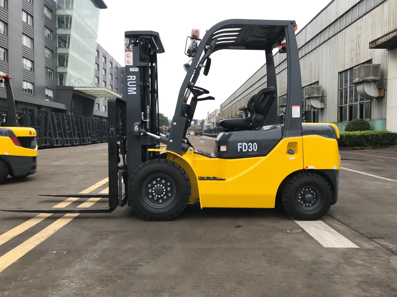 2500kg Load Capacity Forklift Diesel Type Competitive Price