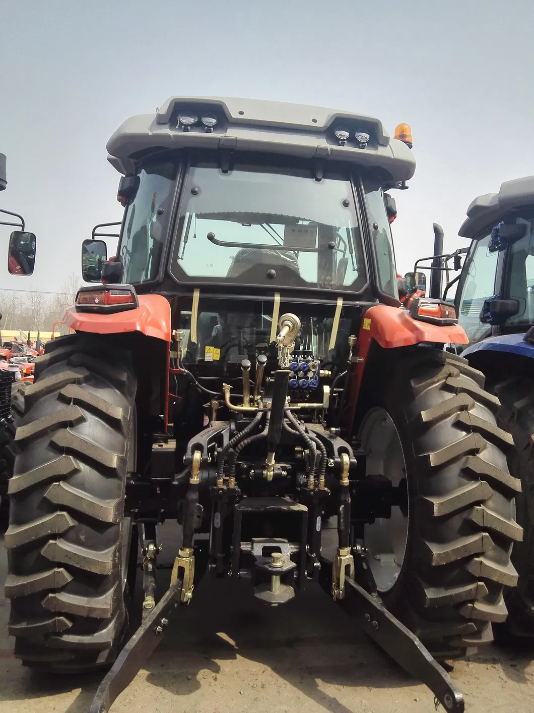 China Tractor Factory Supply Agricultural Machine 150 HP Farm Tractor, Th 1504 Tractor, Agriculture Tractor with Loader